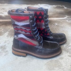 Pendleton x Clark Boots size 9